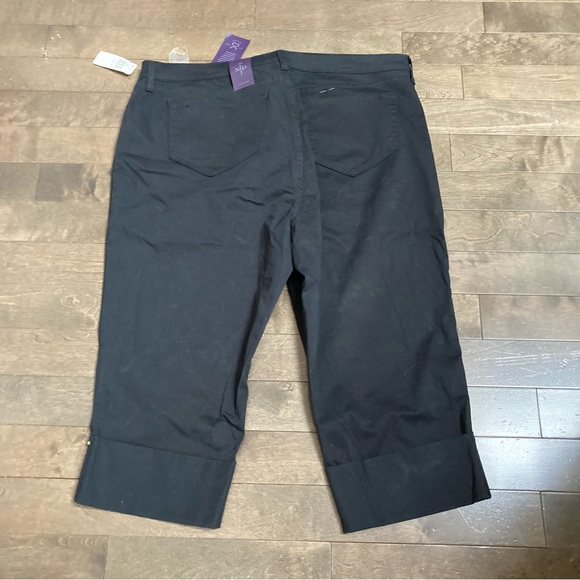 NYDJ Size 24W Black Capris with Tummy Tuck Technology Inseam 21 NWT - Picture 3 of 16